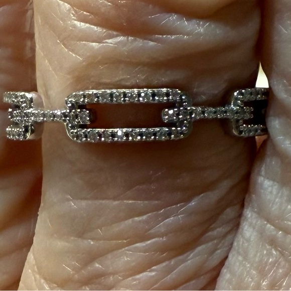 Beautiful 14k White Gold Diamond Chain Link Ring - Picture 3 of 10